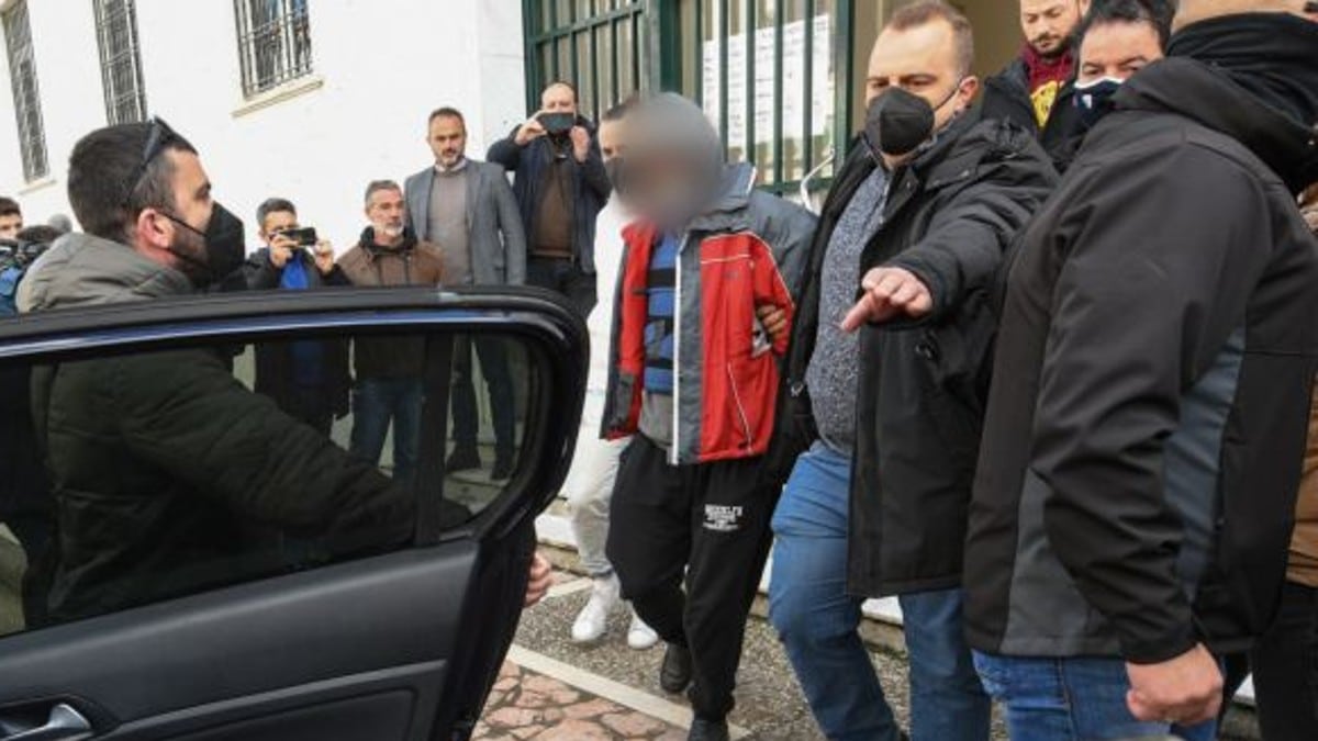 Έγκλημα στην Ανδραβίδα: Τα σοκαριστικά νέα στοιχεία για το μακελειό – Ο δράστης χρησιμοποίησε μαξιλάρι για «σιγαστήρα» (video)