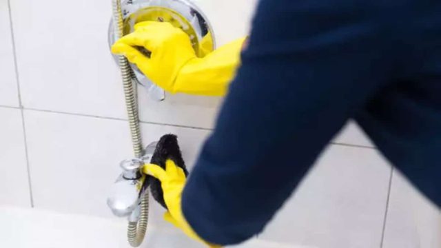 Πώς να καθαρίσει αποτελεσματικά η μπανιέρα σας από άλατα και βρωμιές