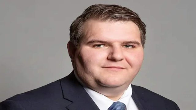 “Είμαι τρανς. Ή για την ακρίβεια, θέλω να γίνω τρανς”: Παραδέχθηκε συντηρητικός βουλευτής