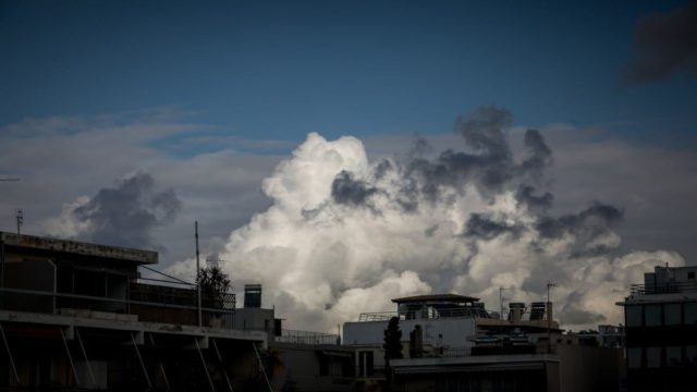 Καιρός σήμερα (3/3): Ισχυροί βοριάδες, τοπικές βροχές και άνοδος θερμοκρασίας –  Προειδοποίηση για νέο χιονιά ενόψει από Αρναούτογλου (video)