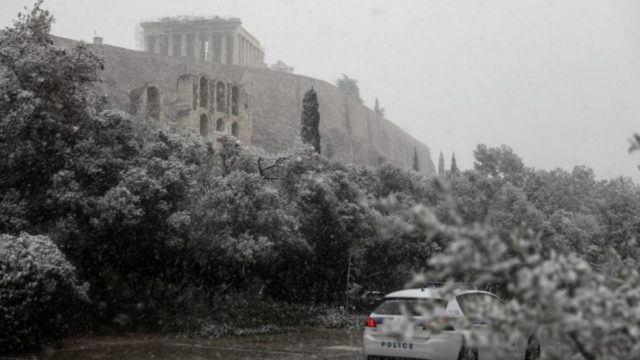 Καιρός: Πού θα χιονίσει στην Αττική – Τι δείχνουν τα στοιχεία για το κέντρο της Αθήνας