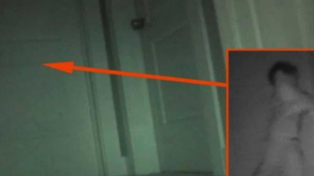 Κάθε βράδυ η κόρη τους έχανε τα παιχνίδια – Όταν οι γονείς της είδαν τι κατέγραψε η κρυφή κάμερα… «πάγωσαν» (Video)