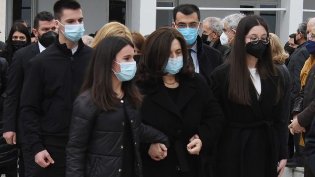 Κηδεία Δημήτρη Τσοβόλα: Θρήνος και συγκίνηση στο τελευταίο αντίο (photos)