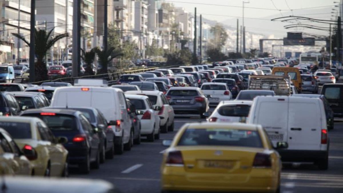 Κυκλοφοριακό κομφούζιο: Μποτιλιάρισμα σε Κηφισό, Αττική οδό, Κατεχάκη και είσοδο Λ.Αθηνών – Πού αλλού εντοπίζονται προβλήματα