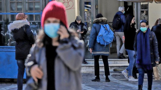 Κορωνοϊός: Τέλος στις μάσκες στους εξωτερικούς χώρους μετά την Καθαρά Δευτέρα – Τι θα ακολουθήσει (video)