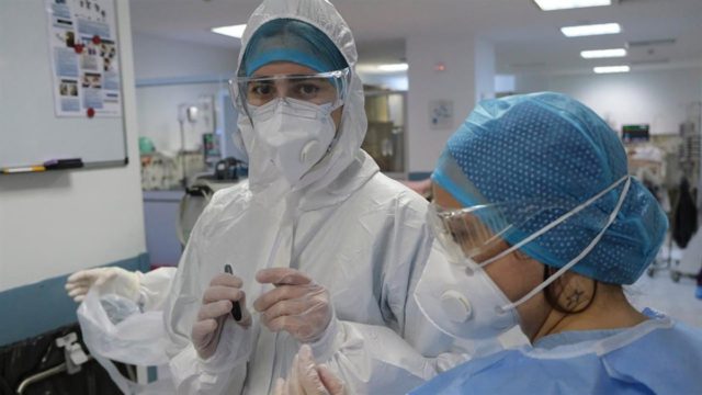 Κορωνοϊός: 17.176 νέα κρούσματα και 52 θάνατοι – Στους 408 οι διασωληνωμένοι