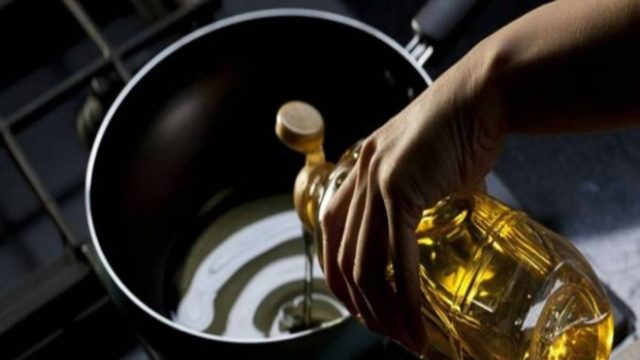 Αυτό είναι το πιο ακατάλληλο μέρος για να πετάξεις το λάδι μετά το τηγάνισμα