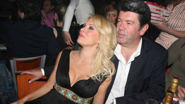 Ξανθιά κουκλάρα: Αυτή είναι η νέα γυναίκα στη ζωή του Γιάννη Λάτσιου 12 χρόνια μετά το διαζύγιο με την Ελένη Μενεγάκη