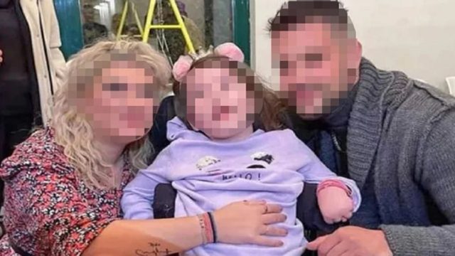 Νεκρά κορίτσια στην Πάτρα: Άγριο ξέσπασμα της μητέρας – «Αν κάποιοι πιστεύουν ότι έκανα κακό στα παιδιά μου…»
