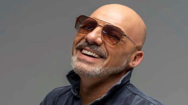 Στα πράσα το “αγόρι” του Νίκου Μουτσινά! Φωτογραφίες με σύντροφο
