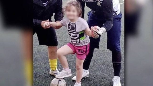 Νεκρά παιδιά στην Πάτρα: Σοκάρει η φωτογραφία – ντοκουμέντο με μελανιές στο χέρι της Τζωρτζίνας (Video)