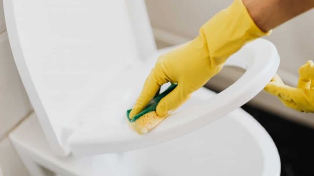 Μπάνιο: Αυτά είναι τα πιο αηδιαστικά λάθη που κάνουμε και πρέπει να σταματήσουμε αμέσως