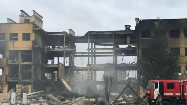 Ρωσική εισβολή στην Ουκρανία: Πάνω από 70 Ουκρανοί στρατιώτες νεκροί από ρωσική επίθεση σε στρατιωτική βάση