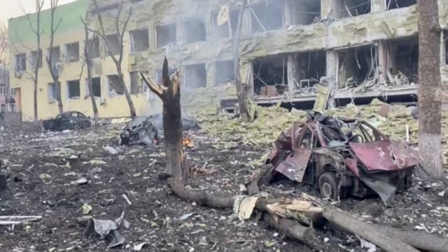 Πόλεμος στην Ουκρανία: Θρίλερ στην Μαριούπολη – Ρώσοι κατέλαβαν νοσοκομείο και κρατούν ομήρους εργαζόμενους και ασθενείς (Video)
