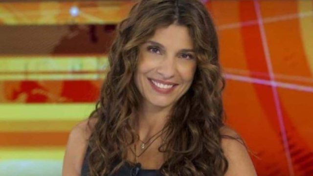 Η Πόπη Τσαπανίδου σέξι και στα 54 με μίνι δερμάτινη φούστα (ΦΩΤΟ)