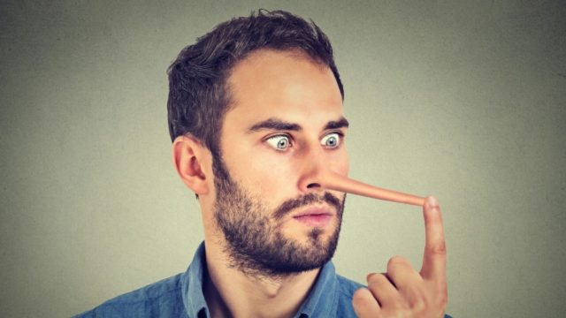 Φύλαγε τα ρούχα σου για να ‘χεις τα μισά: Πόσο εύκολα λέει ψέματα το κάθε ζώδιο;