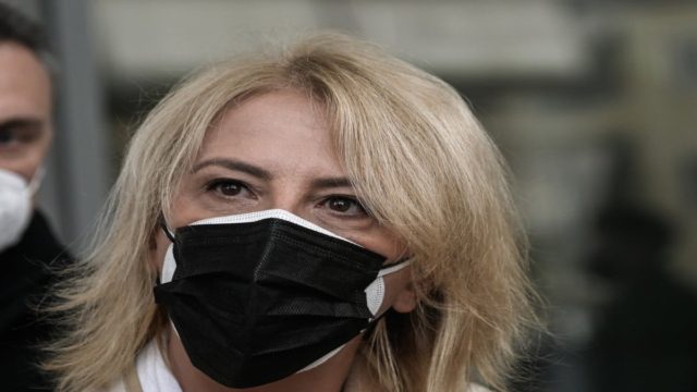 Φονικές πλημμύρες στην Μάνδρα: Την ενοχή της Ρένας Δούρου πρότεινε ο Εισαγγελέας