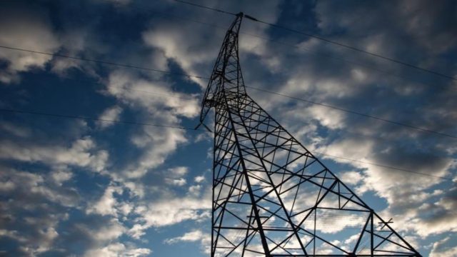 Νέο «ηλεκτροσόκ»: Έσπασε το φράγμα των 400€ η μεγαβατώρα στην Ελλάδα – Αύξηση 52% στο ρεύμα