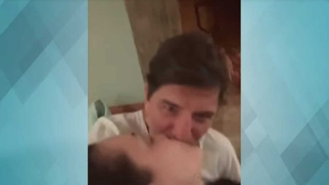 Σάλος: Ο Σάκης Ρουβάς σε «πικάντικο» βίντεο με την Κάτια Ζυγούλη μπροστά στο τζάκι
