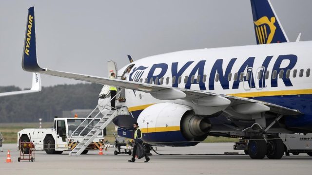 Στιγμές αγωνίας στη Ryanair: Συναγερμός με την ανακοίνωση της εταιρείας