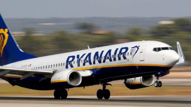 «Έσκασαν» τα νέα για τη Ryanair: Εξελίξεις στην Ελλάδα για την εταιρεία