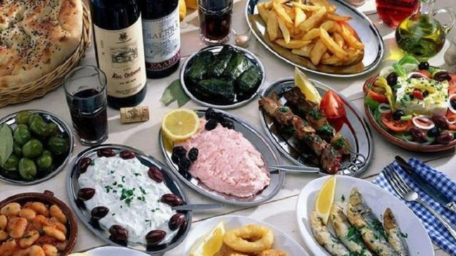 Καθαρά Δευτέρα: Πόσο θα κοστίσει το Σαρακοστιανό τραπέζι – Οι τιμές των νηστήσιμων