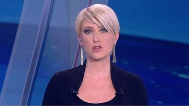 «Πόσο ξεδιάντροπη είσαι…»: Ξεφτίλισαν άγρια τη Σία Κοσιώνη (photos)