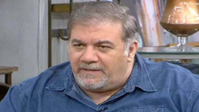 Σαν δυό σταγόνες νερό: Δείτε το πρόσωπο της μητέρας του Δημήτρη Σταρόβα!
