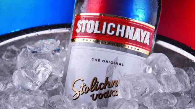 «Τέλος» η ρωσική βότκα Stolichnaya – Ποιο θα είναι το νέο της όνομα