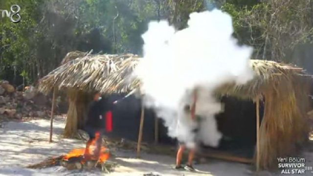 Χαμός στο Survivor – Νευρίασε με Ατζούν και παραλίγο να κάψει το νησί (ΒΙΝΤΕΟ)