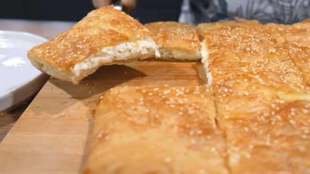 Τυρόπιτα από «άλλο πλανήτη»: Λαχταριστή και έτοιμη σε 10 λεπτά