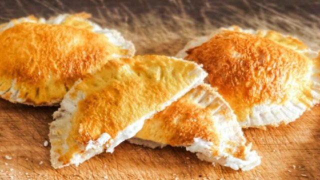 Έτσι θα φτιάξεις τα πιο εύκολα τυροπιτάκια με ψωμί του τοστ