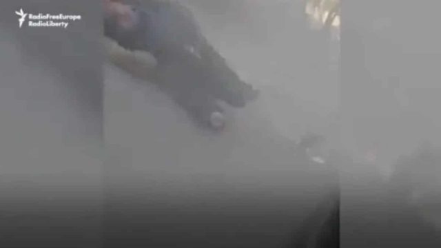 Πόλεμος στην Ουκρανία: Στρατιώτες πυροβολούν και σκοτώνουν πατέρα, ενώ ο γιος του τραβούσε βίντεο (Προσοχή: Σκληρές εικόνες)