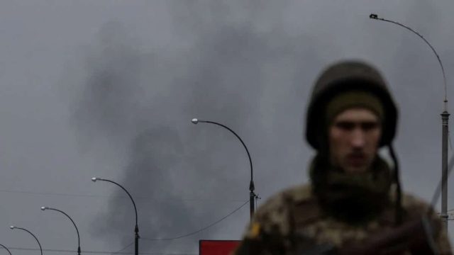 Πόλεμος στην Ουκρανία: Νεκρός ο δήμαρχος μεγάλης πόλης από ρωσικά πυρά – «Μοίραζε ψωμί και φάρμακα» (photo)