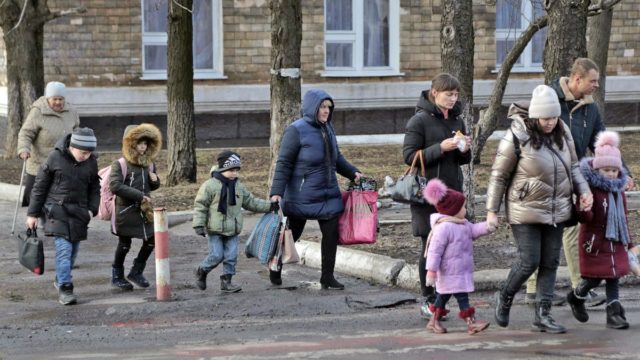 Πόλεμος στην Ουκρανία: Φροντίζει τα μωρά από παρένθετες μητέρες, αλλά δεν μπορεί να δει τα δικά της