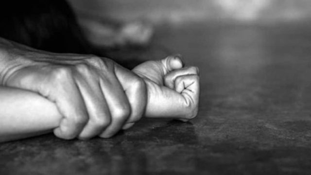 Νέα Φιλαδέλφεια: «Ήρθε μπροστά μου με μαχαίρι… μου είπε να βγάλω τα ρούχα μου… τον παρακάλαγα να μην…» – Ο εφιάλτης του βιασμού της 18χρονης από τα χέρια του 31χρονου