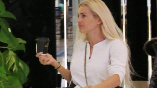 Ατημέλητη και χωρίς μακιγιάζ – Έξοδος για τη Βικτώρια Καρύδα σε γνωστό εμπορικό