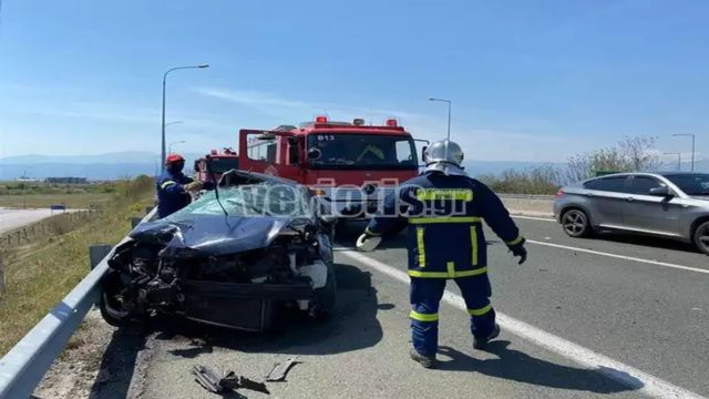 Τραγικό τροχαίο δυστύχημα στη Βέροια με 1 νεκρή και 2 σοβαρά τραυματίες (video)