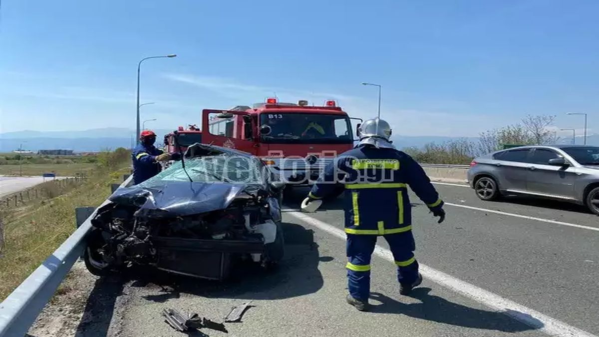 Τραγικό τροχαίο δυστύχημα στη Βέροια με 1 νεκρή και 2 σοβαρά τραυματίες (video)