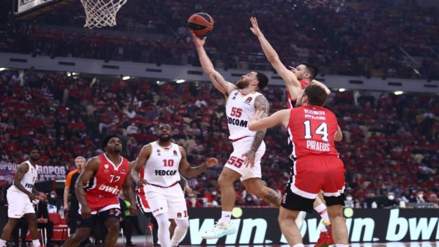 Ολυμπιακός – Μονακό 72-96: “Φωτιά” ο Τζέιμς στη 3η Περίοδο – Βελιγράδι μέσω Μόντε Κάρλο