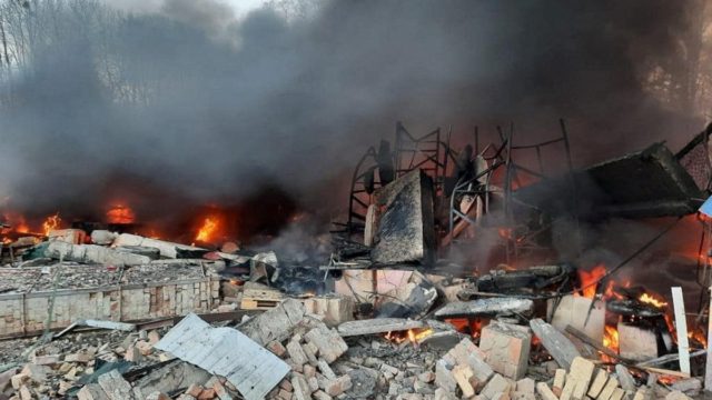 Πόλεμος στην Ουκρανία: Καταγγελίες-σοκ στην Μαριούπολη για χρήση χημικών όπλων (video)