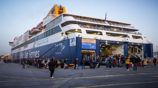 Η μεγάλη “Έξοδος” του Πάσχα: Με πληρότητα που αγγίζει το 100% αναχωρούν τα πλοία για τα νησιά