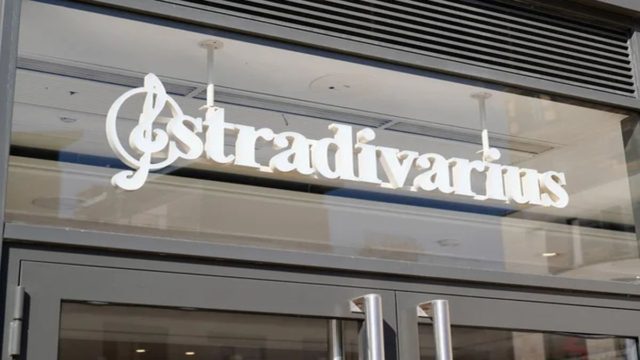 Πανζουρλισμός στα Stradivarius – Ουρές για αυτά τα πέδιλα