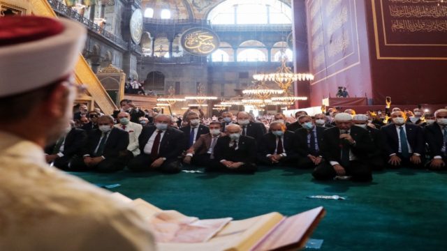 Τουρκική πρόκληση δίχως προηγούμενο: «Μετατρέψαμε σε τέμενος την Αγιά Σοφιά, όταν εκείνοι ασχολούνταν με την πανδημία»