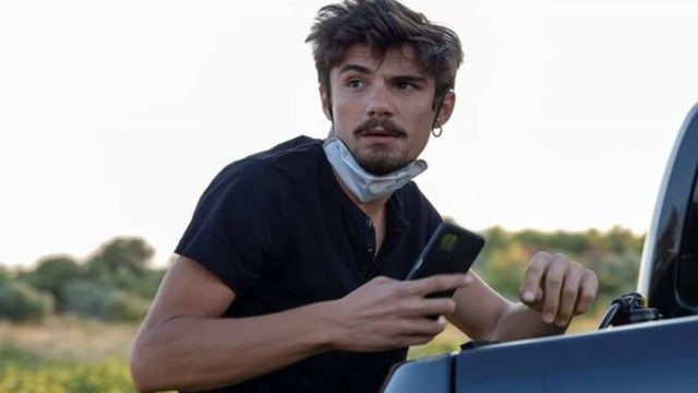 Παθιασμένα φιλιά για τον “Πετρή” του Σασμού – Τα τρυφερά τετ α τετ με τη σύντροφό του (φωτο)