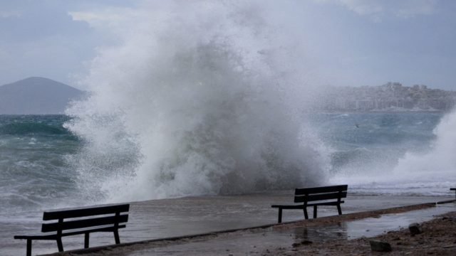 Καιρός: Έκτακτο δελτίο θυελλωδών ανέμων από την ΕΜΥ – Πού θα είναι πιο ισχυρά τα φαινόμενα