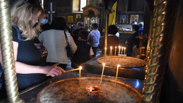 Άγιος Παντελεήμονας: Αλλοδαπός εισέβαλε στην εκκλησία κι άρχισε να ουρλιάζει στο μικρόφωνο απόσπασμα από το Κοράνι (video)