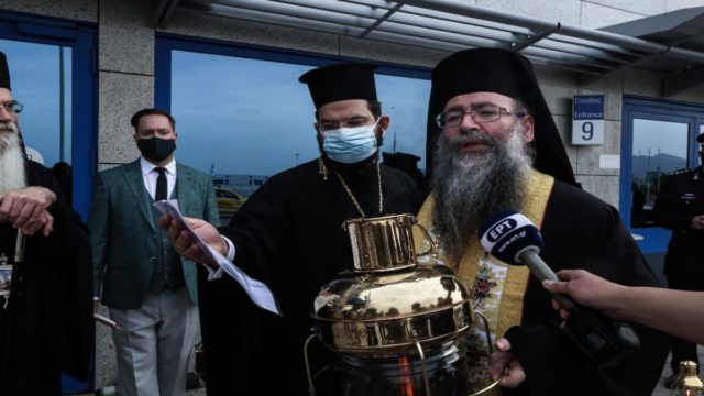 Άγιο Φως: Με καθυστέρηση η άφιξή του στην Ελλάδα – Ο λόγος που συνέβη αυτό