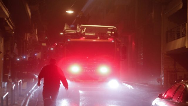 Συναγερμός στην Πυροσβεστική: Μεγάλη πυρκαγιά σε διαμέρισμα στον Νέο Κόσμο