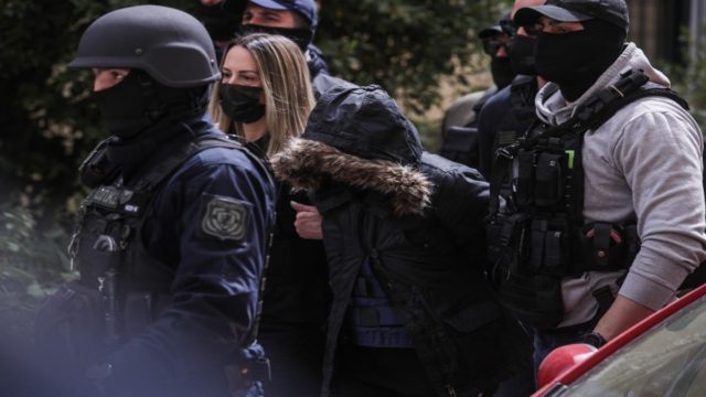 Le Monde για Ρούλα Πισπιρίγκου: «Όλη η Ελλάδα κατά της “Μήδειας της Πάτρας”!» (photo)